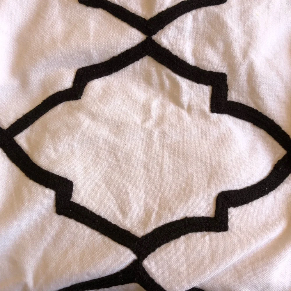 Williams Sonoma Home crewel Embroidered Quatrefoil sham King